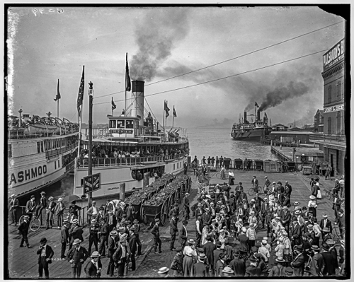 Excursion steamers Tashmoo and Idlewild at wharves, Detroit, 1901.