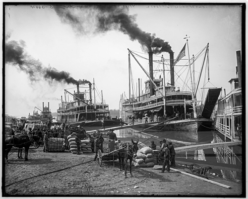 Steamboat landing, Vicksburg, Miss. between 1910 and 1920.