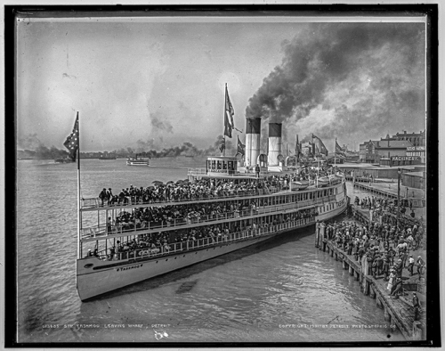 Steamer Tashmoo leaving wharf, Detroit, 1901.