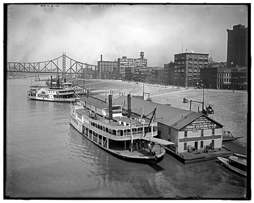 Levee from Smithfield Street Bridge, Pittsburgh, Pa. between 1900 and 1915.