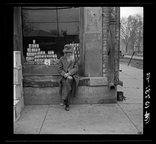Old man on the street in Shawneetown, Illinois, 1937.